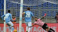 Video highlights aksi Stefano Sorrentino kiper Palermo yang sanggup menghalau 2 peluang emas beruntun Pazzini striker Verona di Serie A.