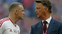 Bukan Alex Ferguson, Rooney Ternyata Lebih Kagumi Van Gaal di MU