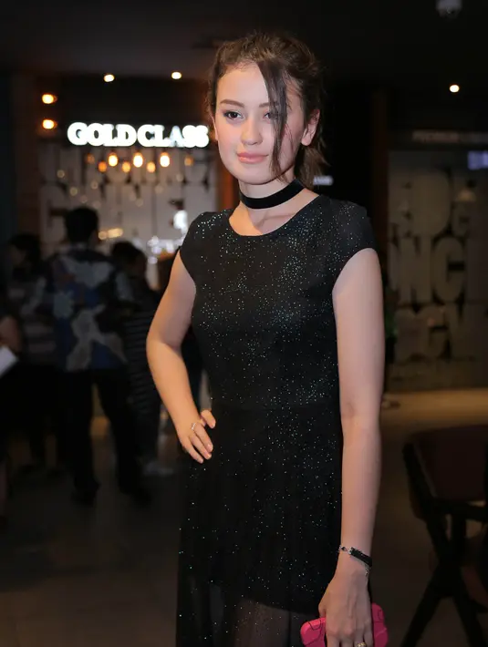 "Saat ditawarin main di Winter in Tokyo lagi di London, sekolah. Dibilang syuting selama seminggu. Untungnya ada holiday, jadi akhirnya diambil," kata Kimberly. (Andy Masela/Bintang.com)