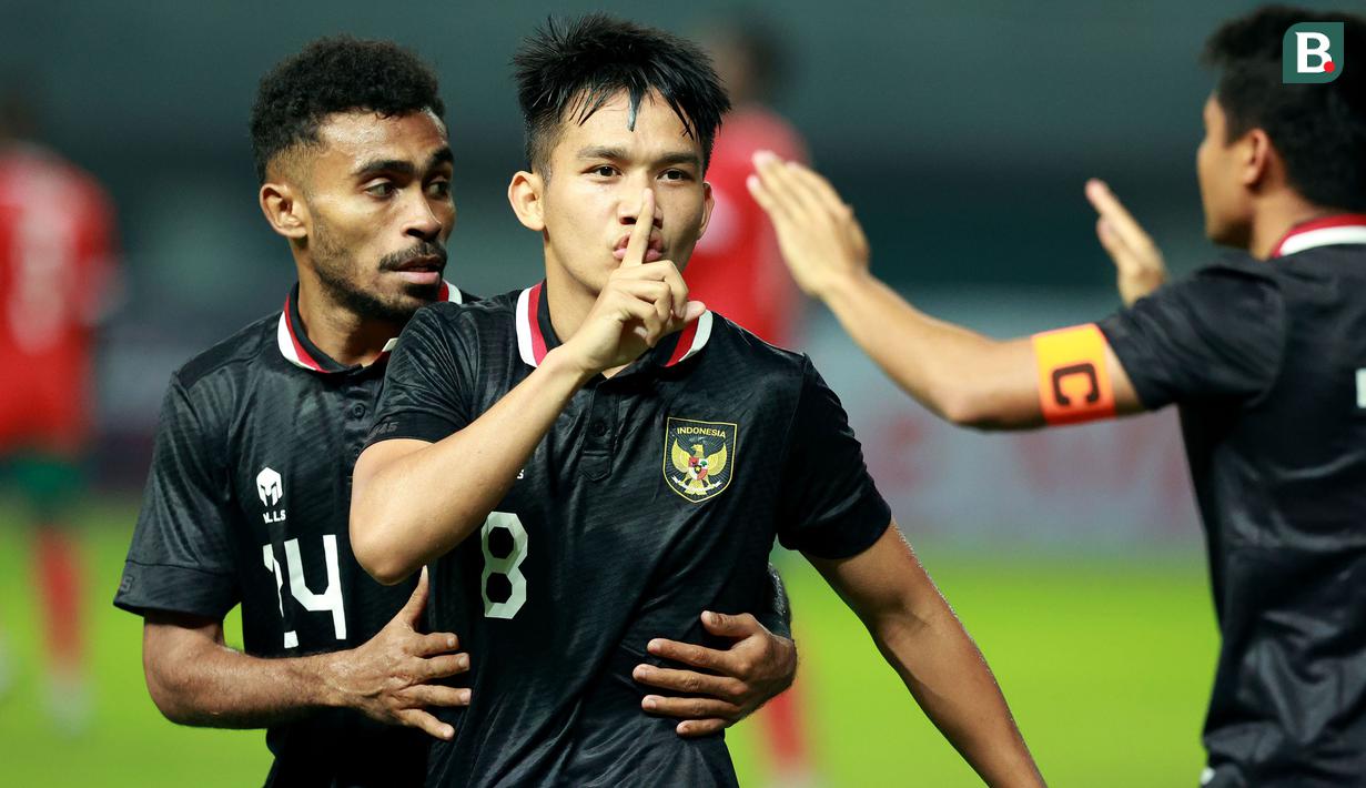 <p>Pemain Timnas Indonesia, Witan Sulaeman melakukan selebrasi setelah mencetak gol pertama ke gawang Burundi pada pertandingan kedua FIFA Matchday di Stadion Patriot Candrabhaga, Bekasi, Selasa (28/3/2023). (Bola.com/M Iqbal Ichsan)</p>