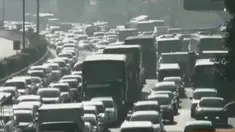 Kendaraan yang seharusnya melintas di tol JORR dialihkan ke Jalan Tol Cikampek, hingga bangunan sekolah rusak bahayakan keselamatan siswa.