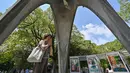 Kubah Bom Atom di Hiroshima menjadi simbol kuat dari kekuatan menghancurkan dari senjata nuklir dan menjadi pengingat dampak mengerikan perang. Bangunan ini merupakan saksi bisu peristiwa pemboman di Hiroshima. (Richard A. Brooks/AFP)