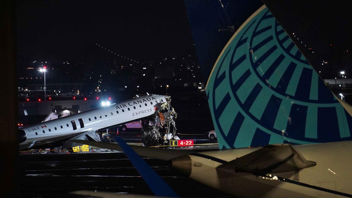 Detik-Detik Pramugari Secara Ajaib Selamat dari Kecelakaan Pesawat Air Canada