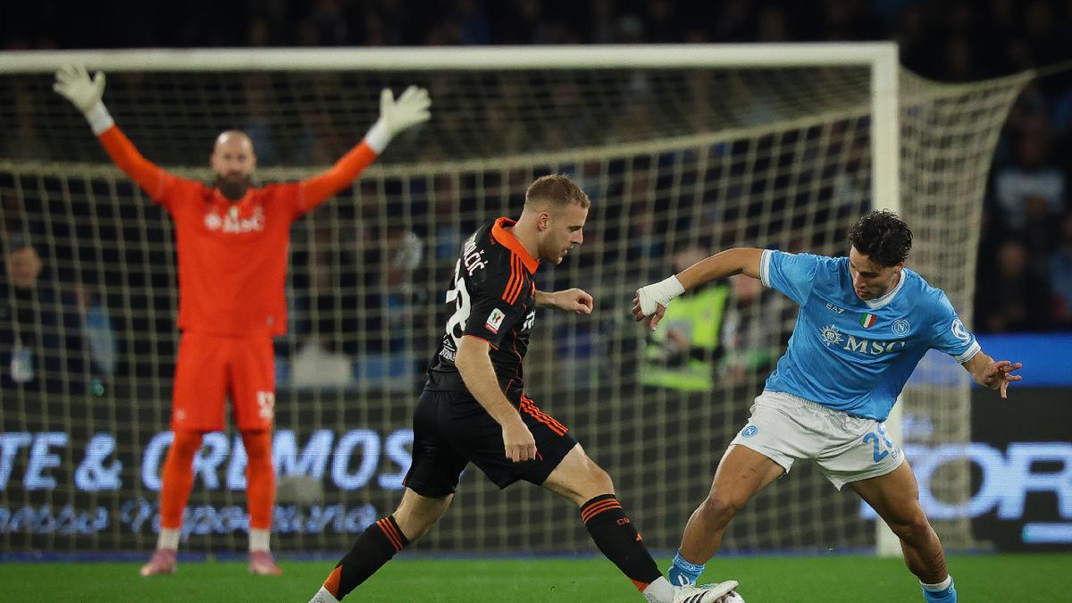 Napoli vs Como: Singkirkan Tuan Rumah, Como Torehkan Sejarah Baru Setelah 40 Tahun