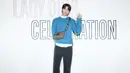 Hwan In Youp dengan sweater biru yang cocok dipakai di musim gugur  [Dok/Dior]
