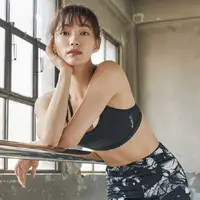 Jika kalian pernah melihat drama Goblin, mungkin kalian tak asing dengan Lee El. Wanita berwajah cantik ini merupakan pemeran karakter Dewi Kelahiran di Goblin. (Foto: Soompi.com)