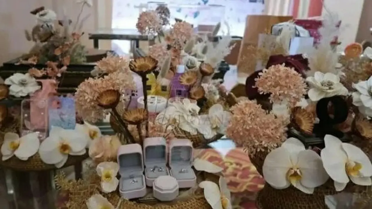 Melihat Detail Seserahan Mewah Ria Ricis dari Teuku Ryan, dari Makanan, Baju Adat, hingga Tas Louis Vuitton
