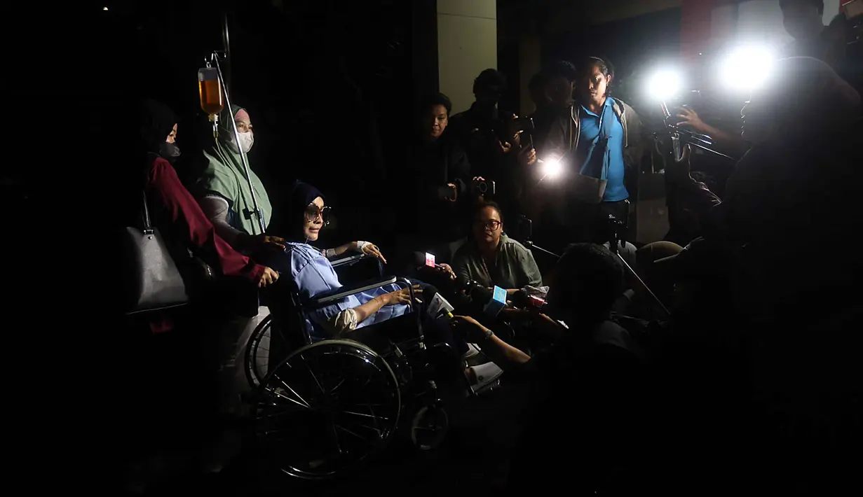 Pemeriksaan hari ini merupakan penjadwalan ulang setelah sebelumnya ia sempat meminta penundaan karena alasan kesehatan. Tampak dalam foto, Samira Farahnaz atau yang biasa dikenal sebagai Dokter Detektif alias Doktif saat tiba di Mapolres Metro Jakarta Selatan, Kamis (22/1/2026). (Kapanlagi.com/Budy Santoso)