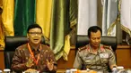 Mendagri Tjahja Kumolo dan Kapolri Jenderal (Pol) Sutarman saat Rakornas Kabinet Kerja, Jakarta, Selasa (4/11/2014). (Liputan6.com/Faizal Fanani)
