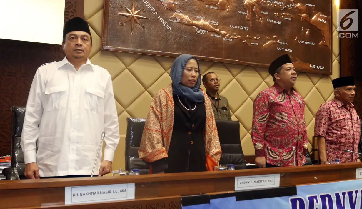 Politisi PAN, Amien Rais, Wakil Ketua DPR Fahri Hamzah, Mantan Komisioner KPU Chusnul Mariyah dan Ketua MPI, Ustaz Bachtiar Nasir saat menjadi narasumber dalam pernyataan sikap "DPT Bermasalah: Pemilu 2019 Berpotensi Chaos!" di Jakarta, Selasa (9/4). (Liputan6.com/Johan Tallo)