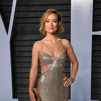 Aktris Olivia Wilde berpose saat menghadiri Vanity Fair Oscar Party di Beverly Hills, California, AS (4/3). (Photo by Evan Agostini/Invision/AP)