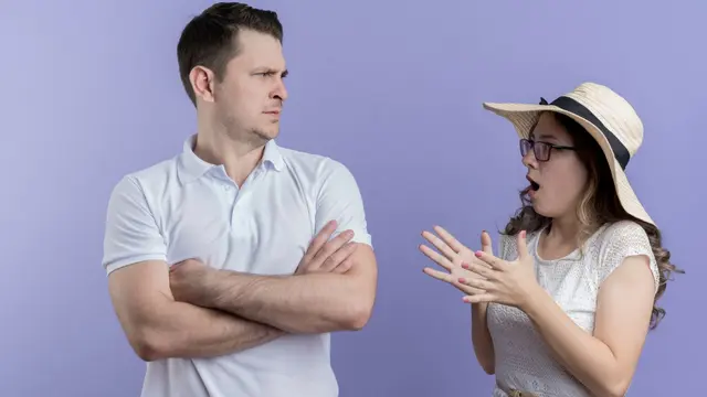 Ketidaknyamanan saat membahas masa depan adalah tanda lain dari commitment issue.