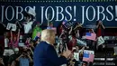 Kebijakan agresif Trump justru memicu gejolak pasar dan ketidakpastian ekonomi. (Jim WATSON/AFP)