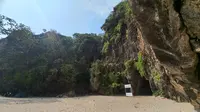 Pantai Goa Langir (Putri Anastasia Bangalino Suryana/Liputan6.com)