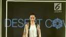 Model berpose di atas catwalk mengenakan busana Desert Cove asal Uni Emirat Arab pada hari ketiga Jakarta Modest Fashion Week di Gandaria City, Sabtu (28/7). Ajang fashion bergengsi ini diselenggarakan dari 26 hingga 29 Juli (Kapanlagi.com/Bayu Herdianto)