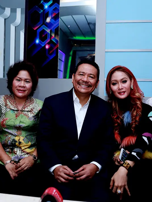 Dijumpai saat jumpa pers di salah satu gerai rumah karaokenya di kawasan Sunter, Jakarta Utara, Selasa (18/8/2015), Inul menyatakan apa yang dituduhkan tidak benar. (Wimbarsana/Bintang.com)