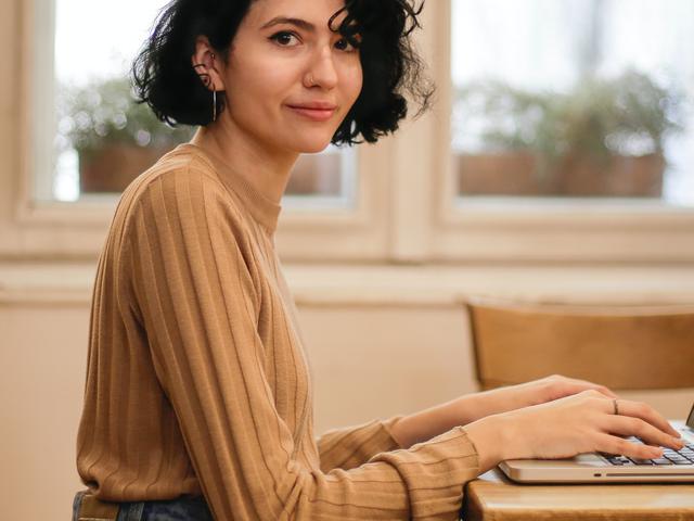 33 Kata Kata Bijak Tentang Wanita Mandiri Inspirasi Menjadi Tangguh Ragam Bola Com