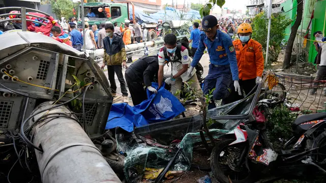 Penampakan Kecelakaan Maut di Bekasi, Truk Kontainer Hantam Halte Sekolah dan Tewaskan 10 Orang