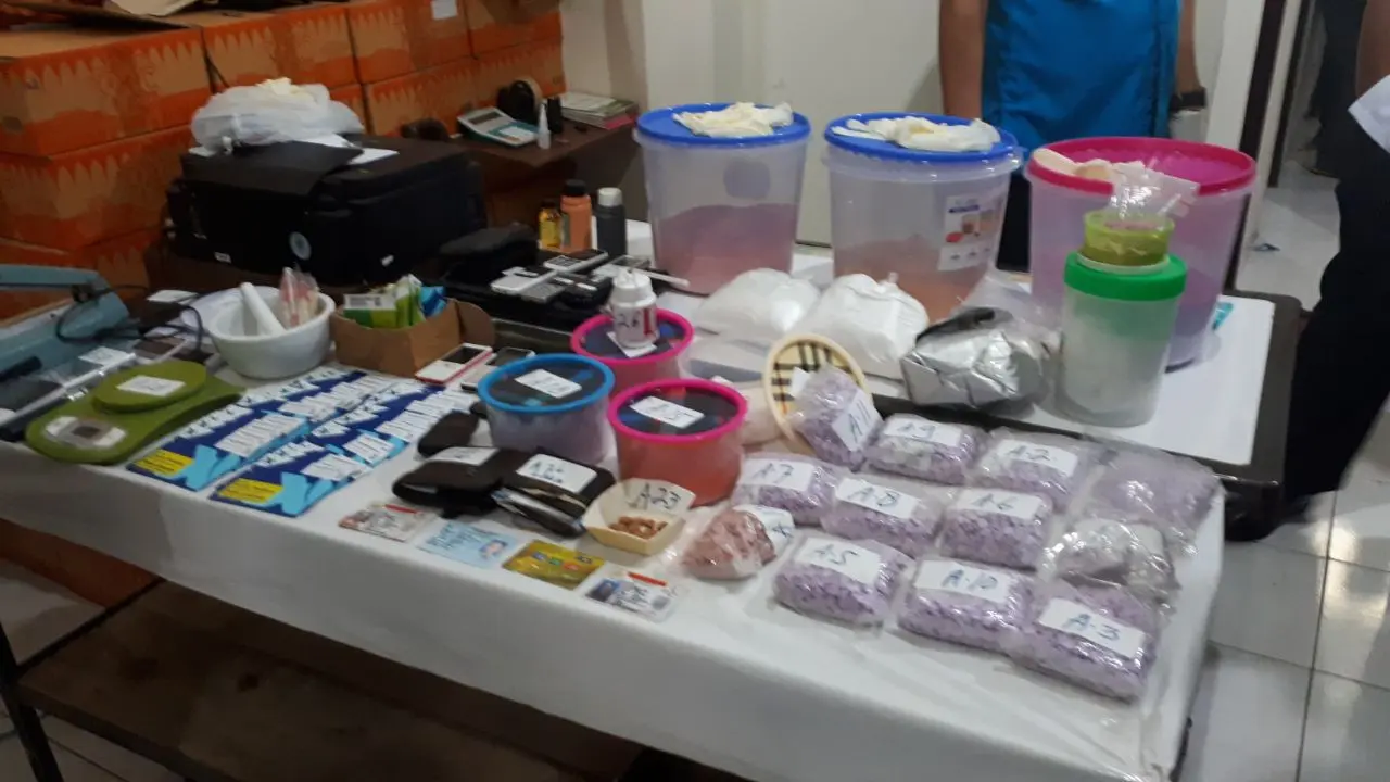 BNN menggerebek rumah yang jadi pabrik ekstasi
