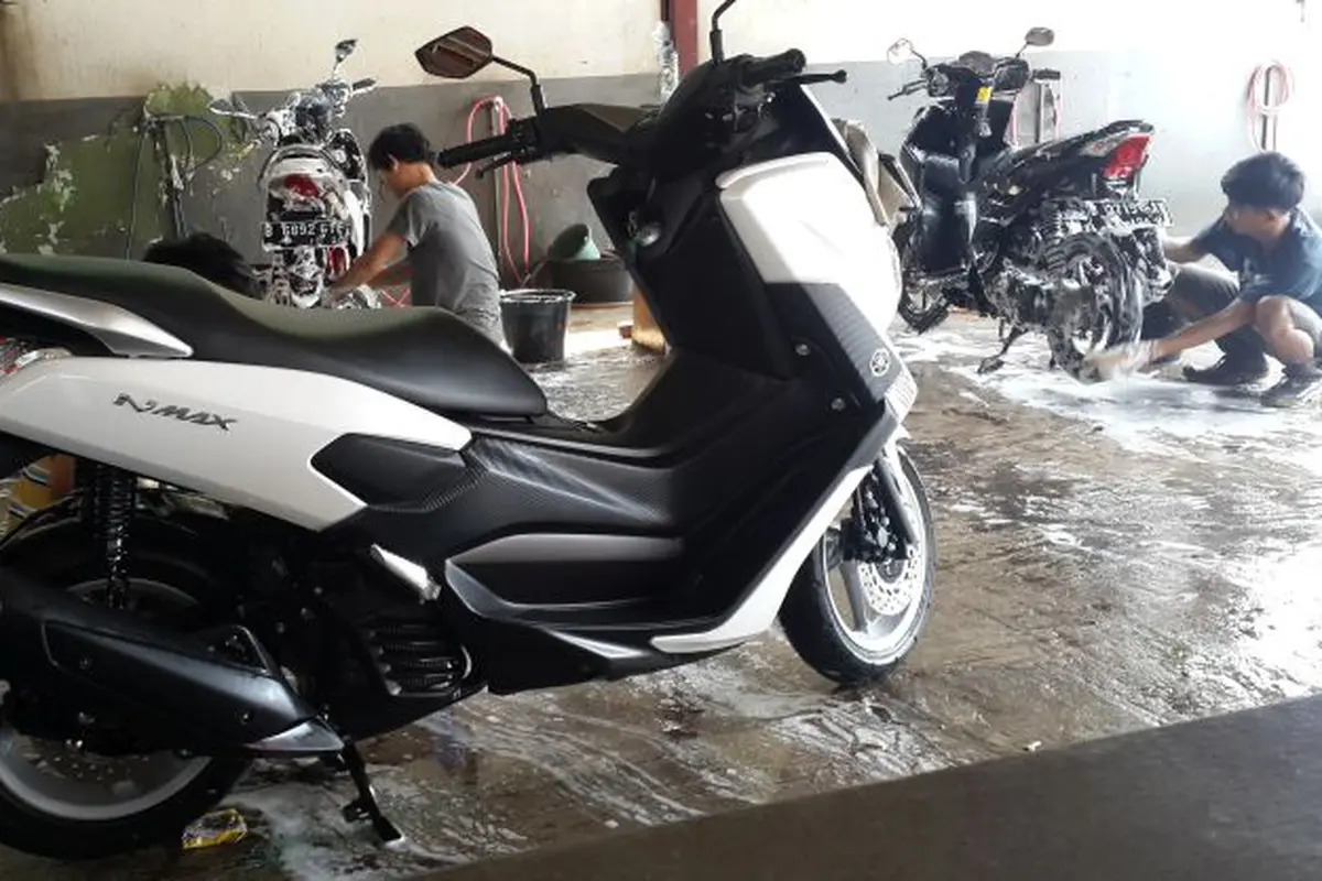 Ini Bahayanya Alat Steam Saat Cuci Motor
