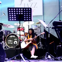 Pada konser musik Java Jazz Festival 2016, tampil memukau Endah N Rhesa berhasil memberikan daya tarik pada konsep yang mereka tampilkan di acara musik tersebut. (Andy Masela/Bintang.com)