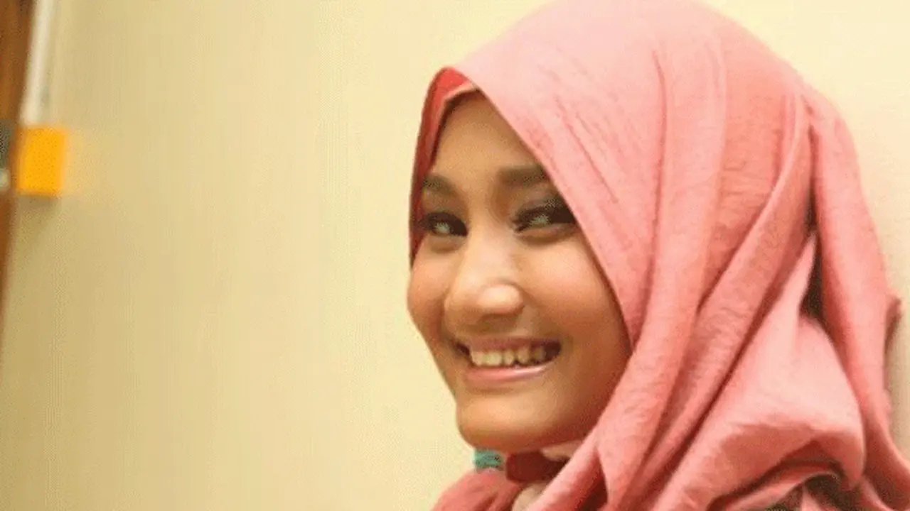 Selamat! 3 Artis Ini Lulus dari Bangku SMU