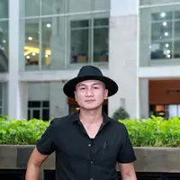Anji  mengaku tak butuh waktu lama saat dipercaya membuat lagu romantis. Ia mengaku hanya beberapa hari menggarap OST film garapan sutradara Ray Rayoan tersebut. (Adrian Putra/Bintang.com)