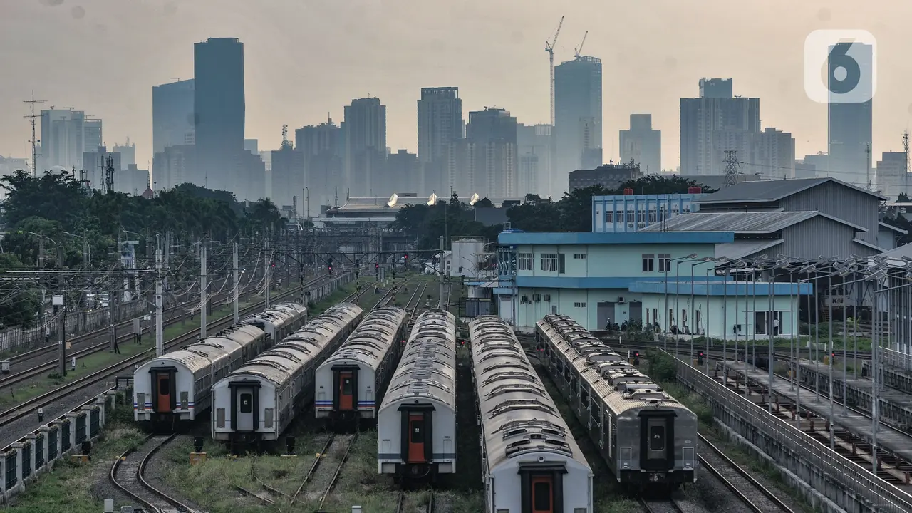 Melihat Lebih Dekat Perawatan Kereta di Depo KA Cipinang