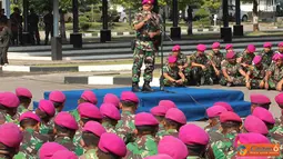 Citizen6, Surabaya: Sekitar 2500 prajurit  Marinir Wilayah Timur melaksanakan apel gabungan yang diterima langsung oleh Komandan Korps Marinir Mayjen TNI (Mar) A. Faridz Washington di Bhumi Marinir Karangpilang Surabaya, Selasa (9/12). (Pengirim: Diyat Ak
