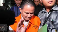 Dirjen Perhubungan Laut Kemenhub, Bobby Reynold usai diperiksa KPK, Jakarta, (16/02). Ia ditetapkan sebagai tersangka dugaan korupsi pembangunan Balai Pendidikan & Pelatihan Ilmu Pelayaran Sorong Tahap III Kemenhub tahun 2011. (Liputan6.com/Helmi Afandi)