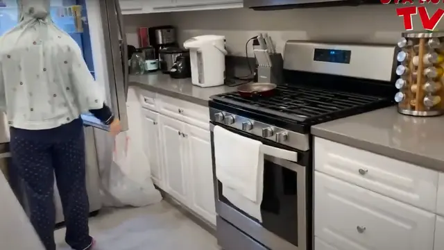 6 Potret Dapur Rumah Uya Kuya di Amerika, Modern dengan Sentuhan Minimalis