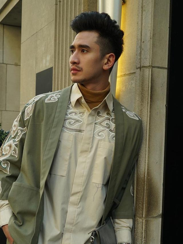 7 Potret Verrell Bramasta Tampil Makin Dewasa dengan Berkumis