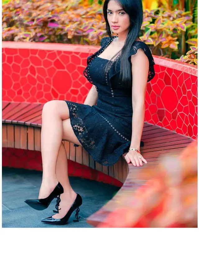 7 Potret Angel Karamoy Hasil Jepretan Sang Mantan, Cantik Bak ABG