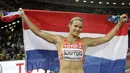 Atlet cantik asal Belanda, Dafne Schippers saat merayakan keberhasilan meraih medali perunggu 100m putri pada ajang IAAF World Athletics Championships 2017 di London, (6/8/2017). (AP/Matt Dunham)