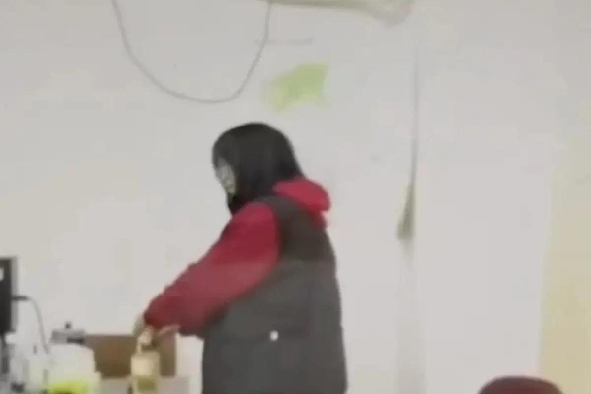 Menolak Lembur karena Partnernya Cuti Melahirkan, Orang Ini Mencoba Meracuni Temannya agar Keguguran