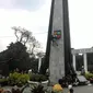 Warga Bogor saat melaksanakan tradisi Ngumbah Tugu Kujang. (Liputan6.com/Achmad Sudarno)