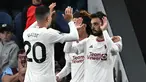 Gelandang Manchester United #08 Bruno Fernandes (kanan) berselebrasi dengan rekan setimnya setelah mencetak gol pembuka ke gawang Burnley pada pekan ke-6 Liga Inggris 2023/2024 di Stadion Turf Moor, Minggu (24/9/2023) dini hari WIB. (Paul ELLIS / AFP)
