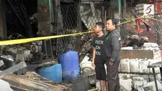  Sedkitnya 90 kios pedagang Pasar Induk Kramat Jati hanus terbakar Senin dini hari. Kios di blok C yang menjual bumbu dapur ini hampir seluruhnya hangus terbakar. 