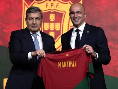 Pelatih asal Spanyol, Roberto Martinez resmi ditetapkan sebagai pelatih Timnas Portugal oleh Federasi Sepak Bola Portugal (FPF) pada Senin (9/1/2023) waktu setempat. Timnas Portugal sendiri sebelumnya telah menonaktifkan Fernando Santos dari kursi pelatih setelah kegagalan Portugal di ajang Piala Dunia 2022 lalu. Berikut daftar lima pelatih terakhir yang pernah membesut timnas berjuluk Seleccao ini. (AFP/Carlos Costa)