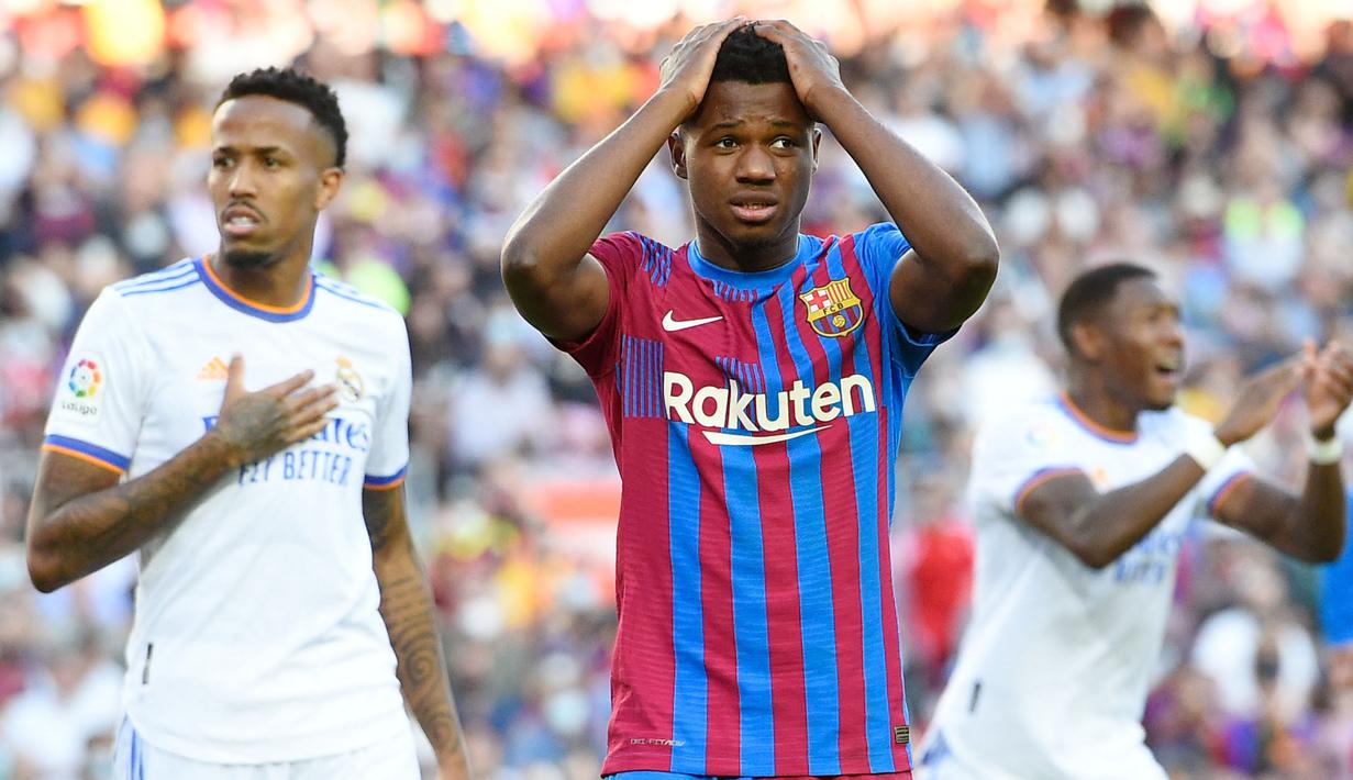 Ansu Fati - Talenta muda ini digadang-gadang akan menjadi bintang masa depan Barcelona. Pemain yang saat ini mengenakan nomor punggung 10 milik Lionel Messi ternyata hanya digaji sebesar 45 ribu pounds per pekan. (AFP/Josep Lago)