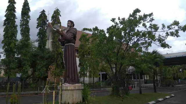 GPIB Bahtera Kasih Makassar siagakan anjing hitam (Liputan6.com/ Eka Hakim)