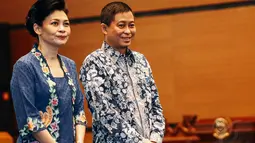 Menteri Perhubungan, Ignasius Jonan didampingi sang istri di acara serah terima jabatan Menteri Perhubungan, Jakarta, Kamis (30/10/2014). (Liputan6.com/Faizal Fanani)