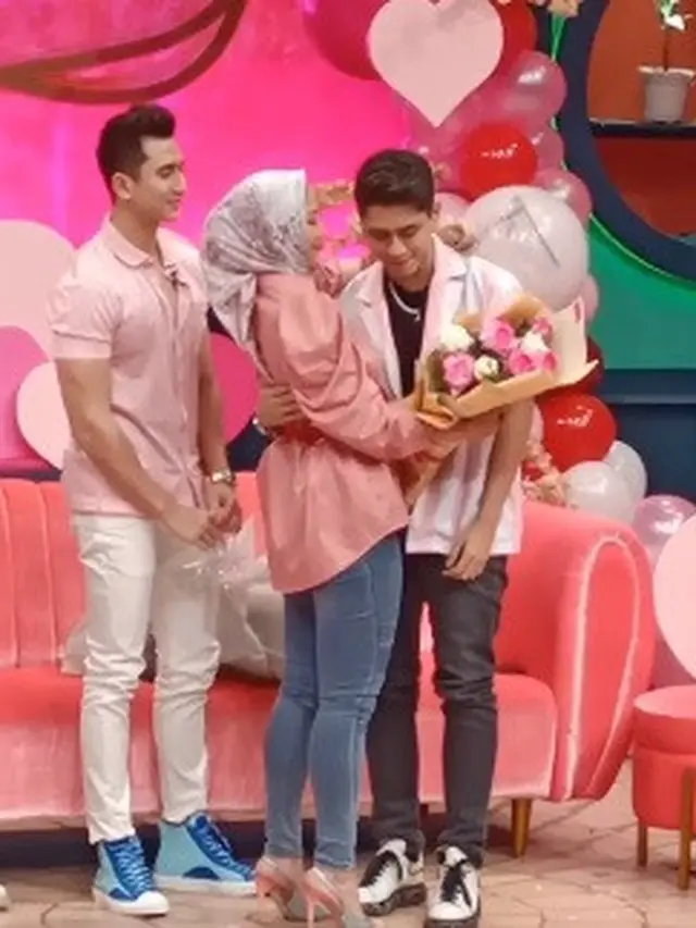 Verrell Bramasta kumpul bareng teman dan keluarga di hari valentine 2022