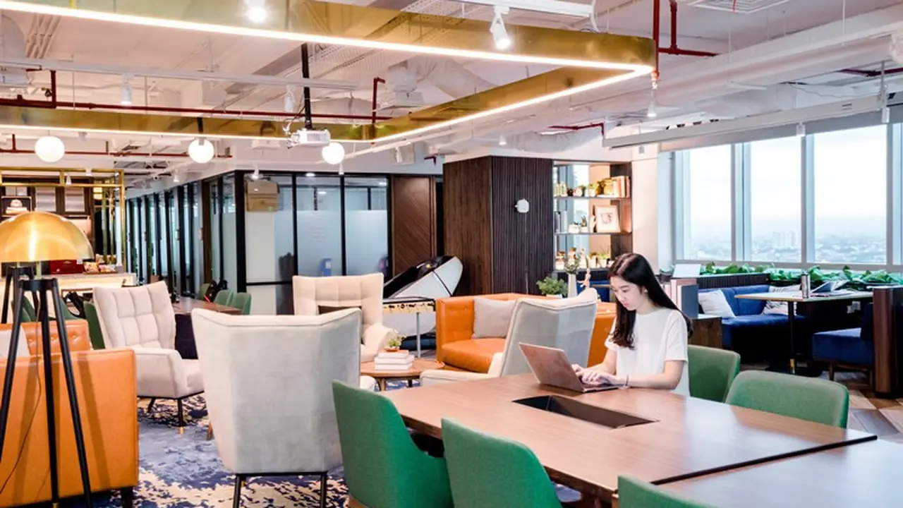 Membantu Pekerja Hybrid di Seluruh Dunia dengan Workplace Management System
