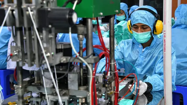 Pemerintah Jawa Barat akan mengirimkan masker N95 sesuai kebutuhan.