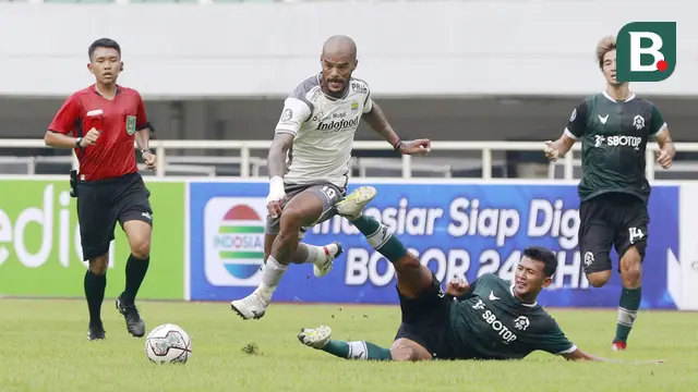 Foto: David da Silva Borong 2 Gol, Persib Bandung Bungkam Persikabo 1973 di Laga Uji Coba