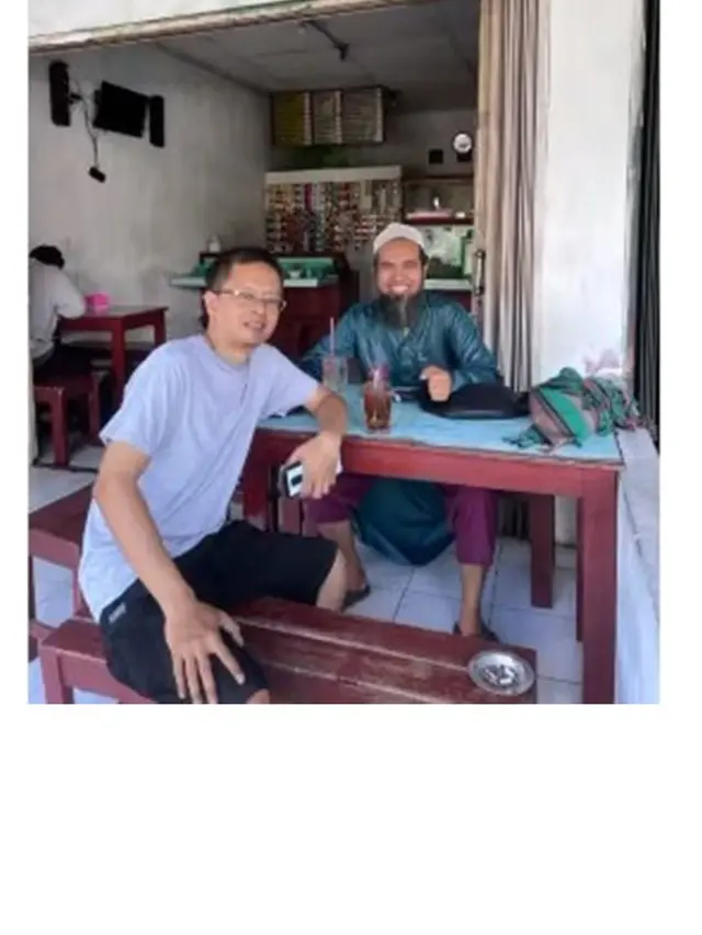 10 Momen Anton dan Sakti Eks Sheila On 7 saat Reuni, Tak Sengaja Bertemu di Warmindo
