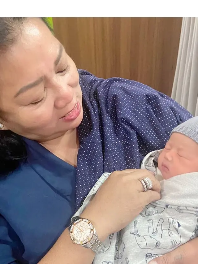 Cucu ke-6, Ini 6 Momen Ibu Citra Kirana Bersama Baby Atharrazka