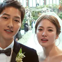 Song Joong Ki dan Song Hye Kyo merupakan salah satu pasangan artis Korea Selatan yang kerap menyita perhatian publik. Pernikahan mereka pun dianggap sebagai salah satu fenomenal di Korea Selatan. (Foto: dramafever.com)
