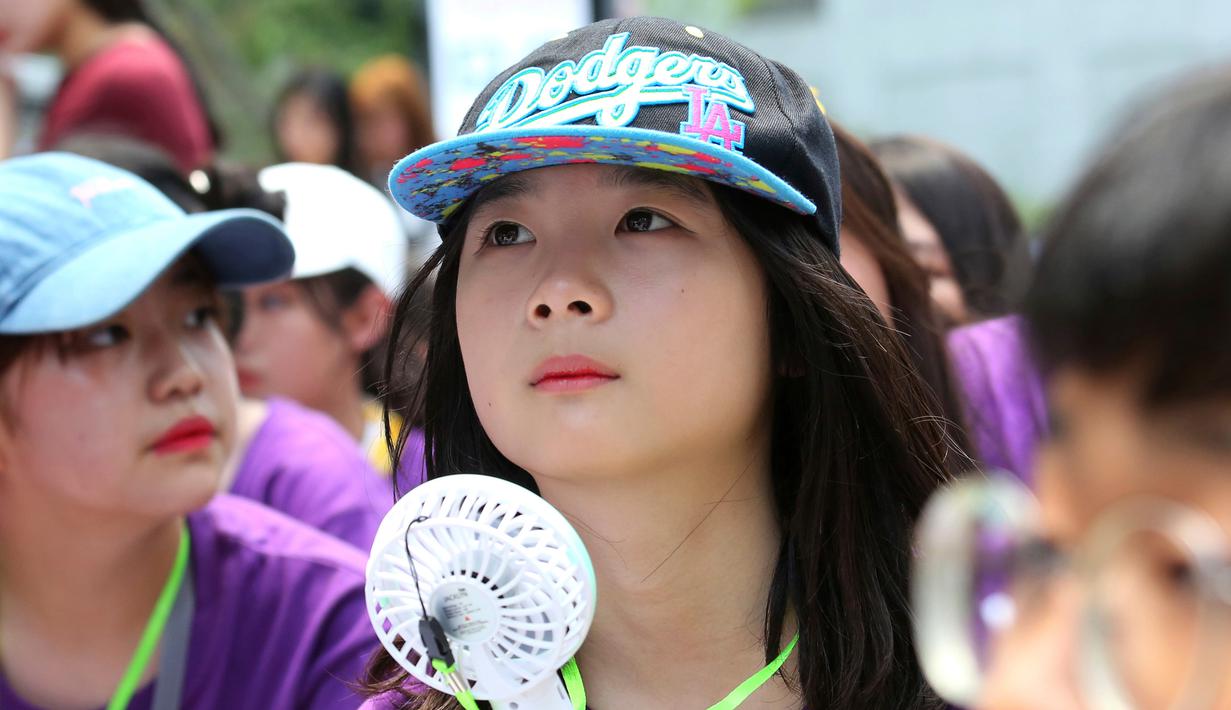 Foto Terpanas Dalam Sejarah Warga Seoul Beraktivitas Bawa Kipas Portabel Global Liputan6 Com